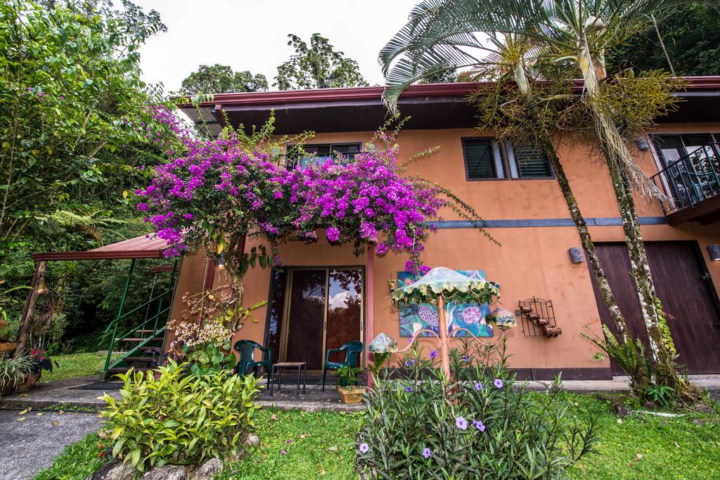Lucky Bug Bed And Breakfast Nuevo Arenal Exterior photo