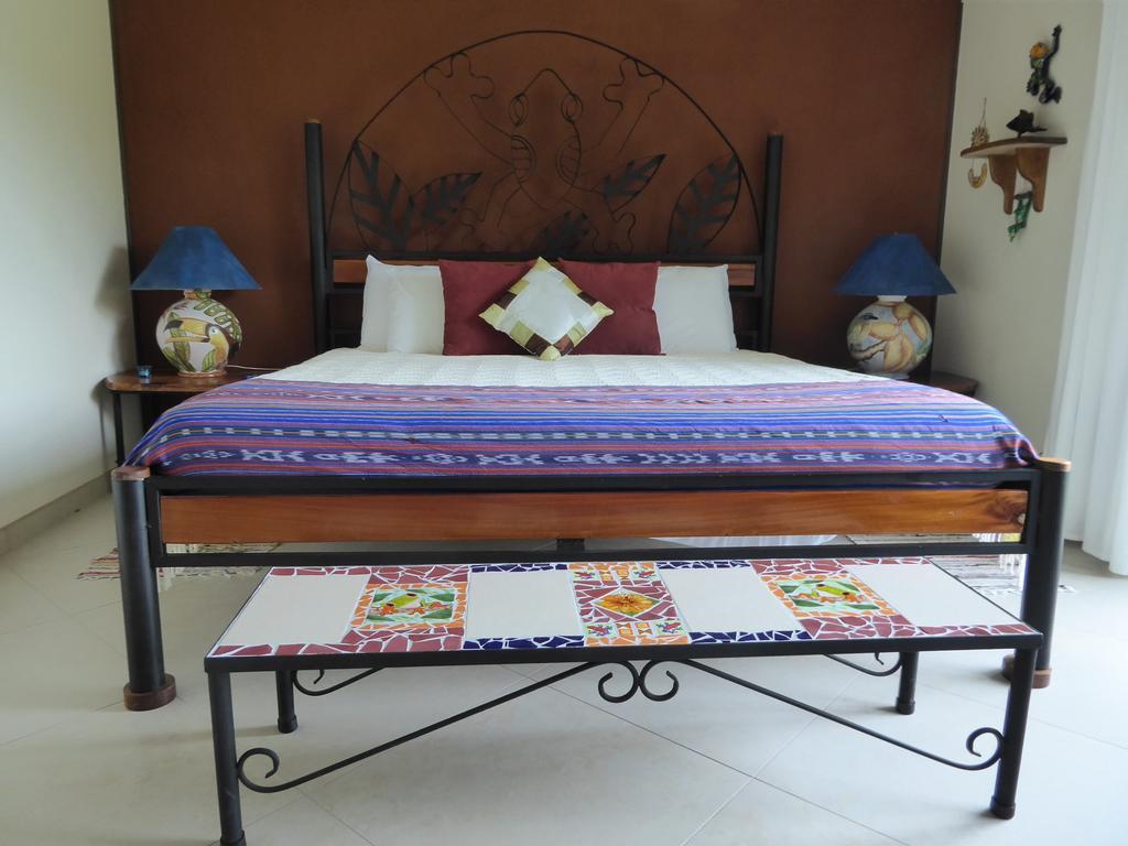 Lucky Bug Bed And Breakfast Nuevo Arenal Room photo