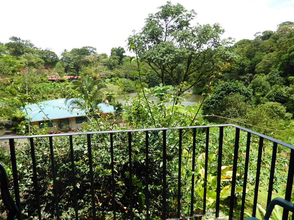 Lucky Bug Bed And Breakfast Nuevo Arenal Room photo