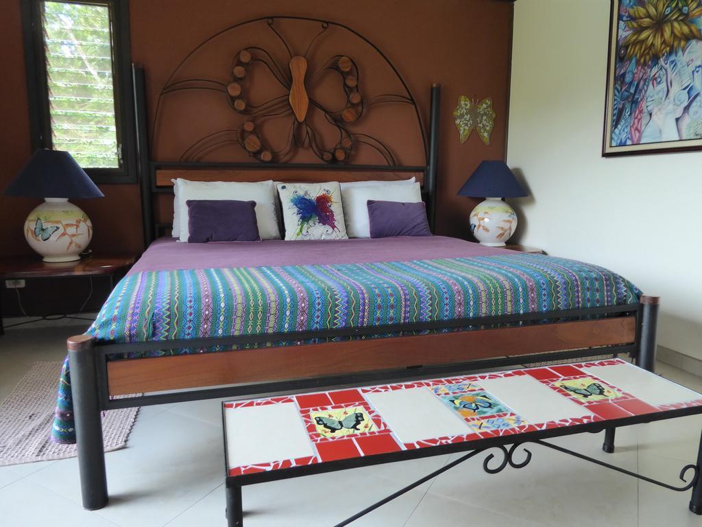 Lucky Bug Bed And Breakfast Nuevo Arenal Room photo