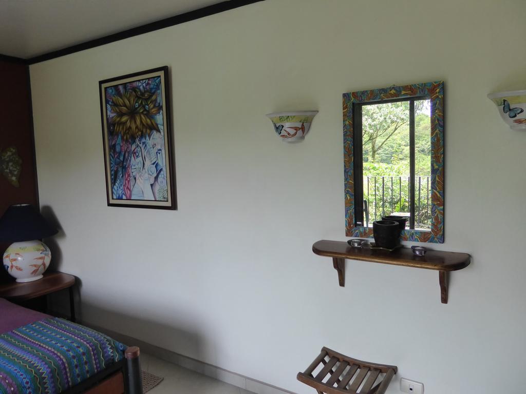 Lucky Bug Bed And Breakfast Nuevo Arenal Room photo