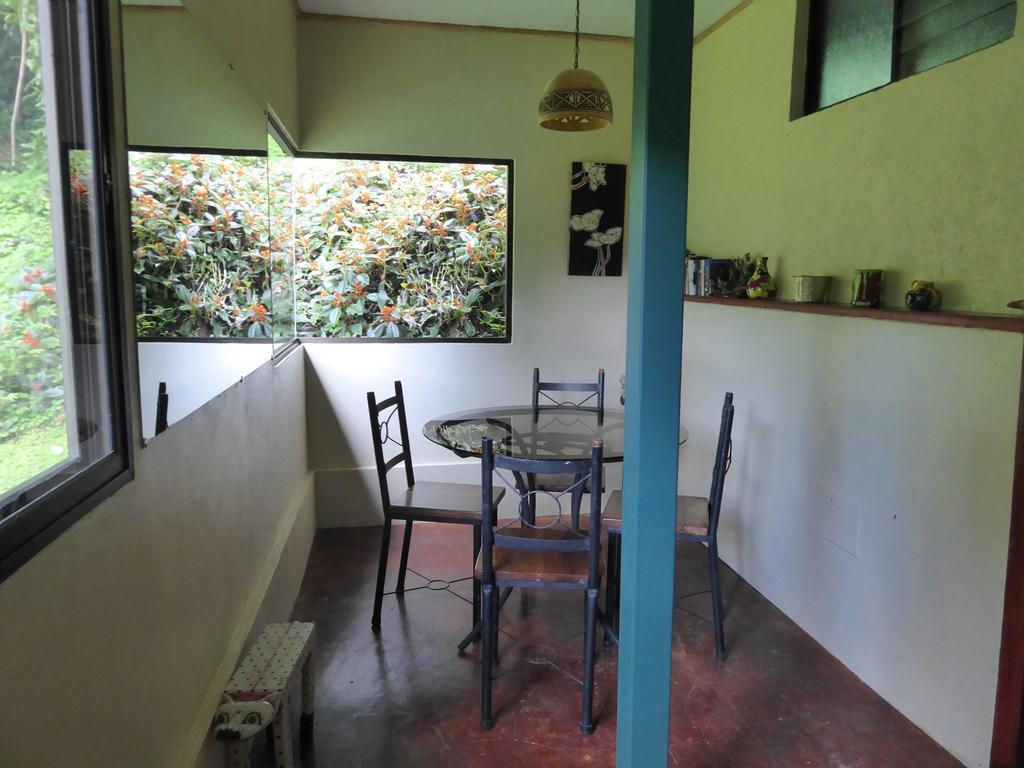 Lucky Bug Bed And Breakfast Nuevo Arenal Room photo