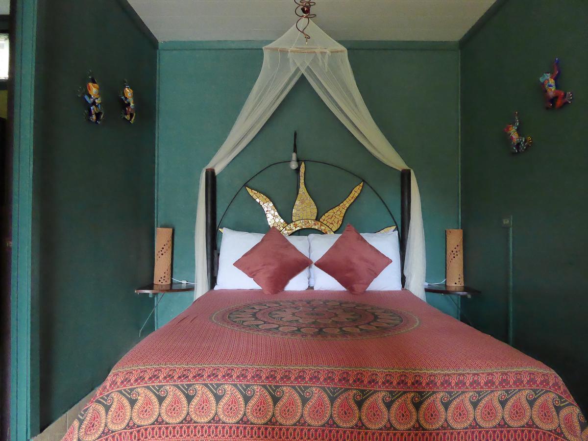 Lucky Bug Bed And Breakfast Nuevo Arenal Exterior photo