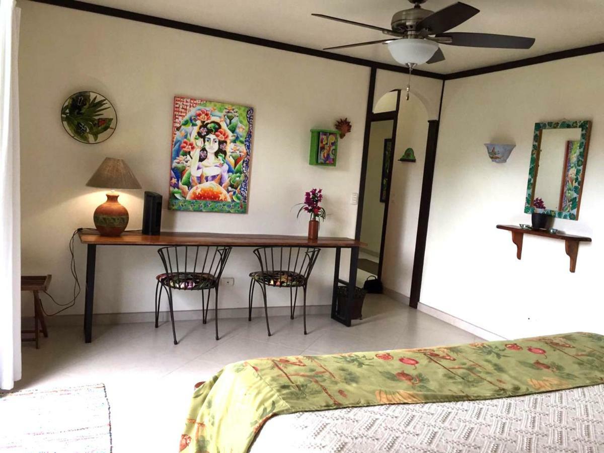Lucky Bug Bed And Breakfast Nuevo Arenal Exterior photo